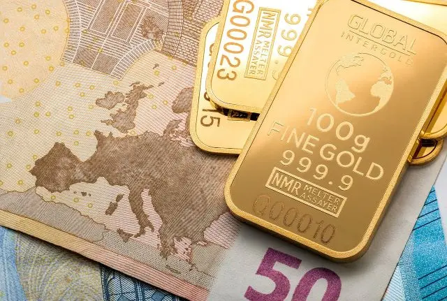 L’oro vola, il rame crolla: il contrasto tra metalli preziosi e metalli di base in un’economia incerta
