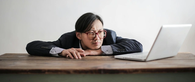 La noia che logora: come il boreout sta diventando il nuovo nemico sul posto di lavoro