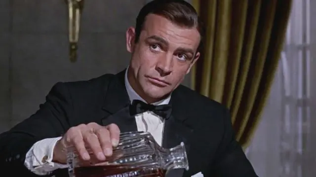 James Bond “Vodka Martini. Agitato, non mescolato” – riflessioni per il mondo delle imprese