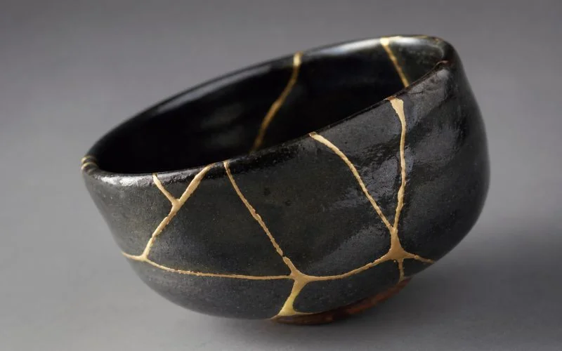 Quando le crepe diventano valore: la lezione del kintsugi per l’impresa contemporanea